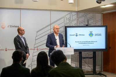 Imatge Els menors de 18 anys d’Eivissa i de Formentera podran usar gratis...