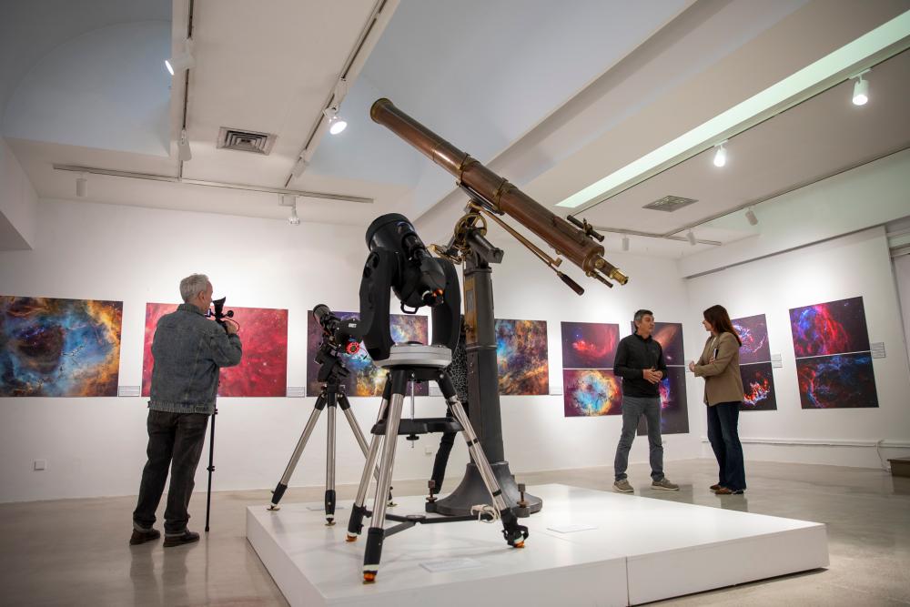 Imagen Els secrets de l’Univers queden al descobert a Sa Nostra Sala amb la mostra ‘Astronomia des d’Eivissa 1956-2026’