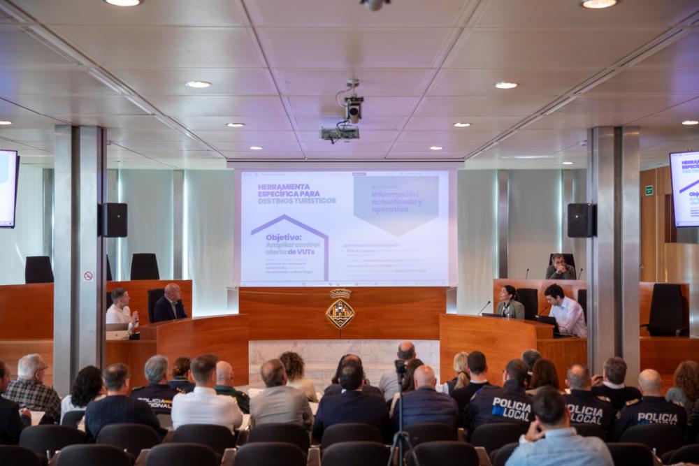 Imagen El Consell d’Eivissa consolida el control sobre l’oferta turística il•legal eliminant, enguany, més de 700 anuncis de plataformes