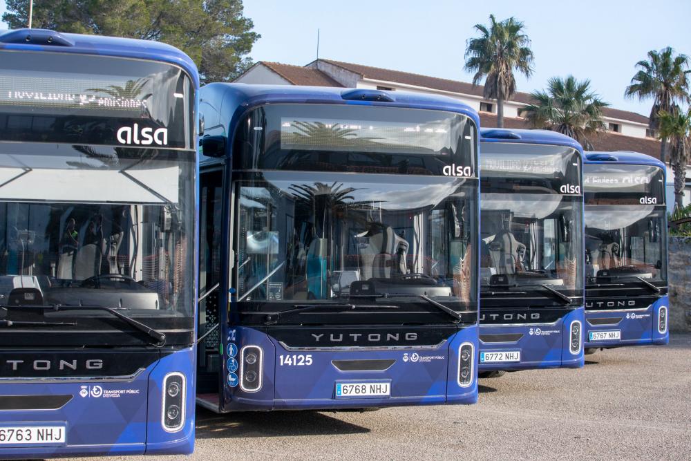 Imagen El Consell d’Eivissa presenta el nou abonament de 4 dies per moure’s per Eivissa en autobús