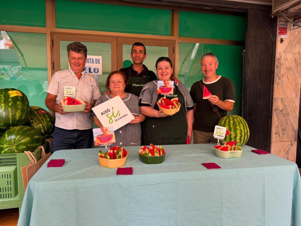 Imagen El Consell d'Eivissa promociona la xíndria de l'illa als mercats i comerços emblemàtics