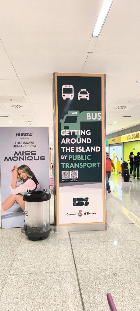 Imagen El Consell d'Eivissa reforça la informació al viatger amb una nova web i la nova imatge del transport legal a l'aeroport