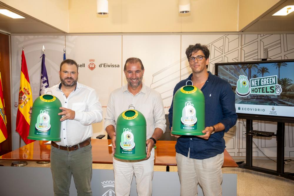 Imagen El Consell d’Eivissa i Ecovidrio impulsen la iniciativa ‘Net Green Hotels’ per promoure la formació en sostenibilitat i reciclatge a prop de 300 hotels de l’illa