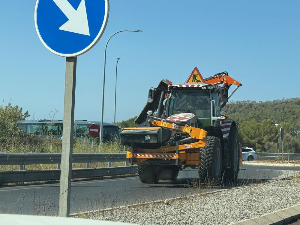 Imagen El Consell d'Eivissa adjudica el servei de neteja i manteniment de tota la xarxa viària insular