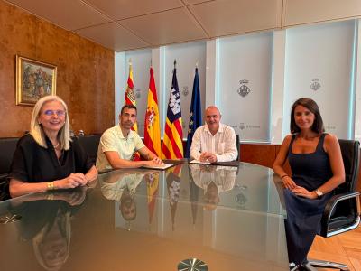 Imagen El Consell Insular d’Eivissa i la Cambra de Comerç signen el conveni de...