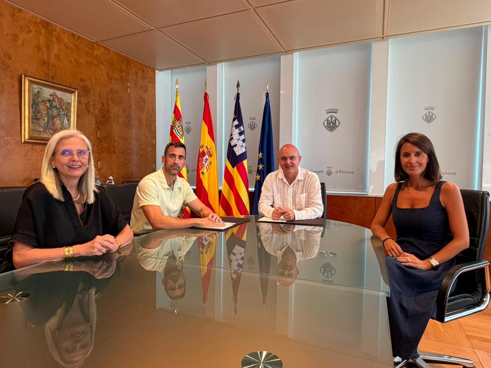 Imagen El Consell Insular d’Eivissa i la Cambra de Comerç signen el conveni de col•laboració per a l’any 2026