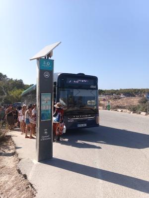Imatge El nou servei d’autobús dispara l’ús del transport públic per accedir a...