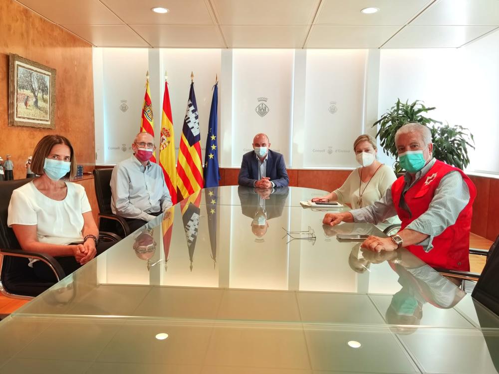 Imagen El presidente Vicent Marí recibe al Coordinador General de la Cruz Roja de España en la sede del Consell d'Eivissa