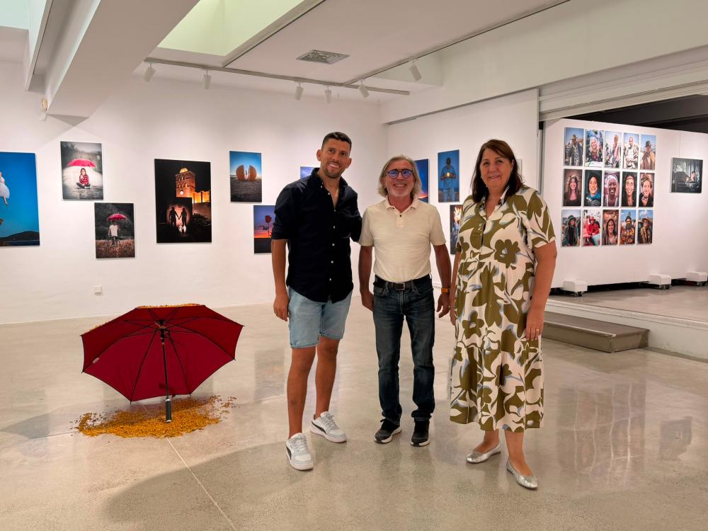 Imagen Sa Nostra Sala acull «Als meus ulls», una exposició que recorre la mirada creativa i personal del fotògraf Mohamed Chendri