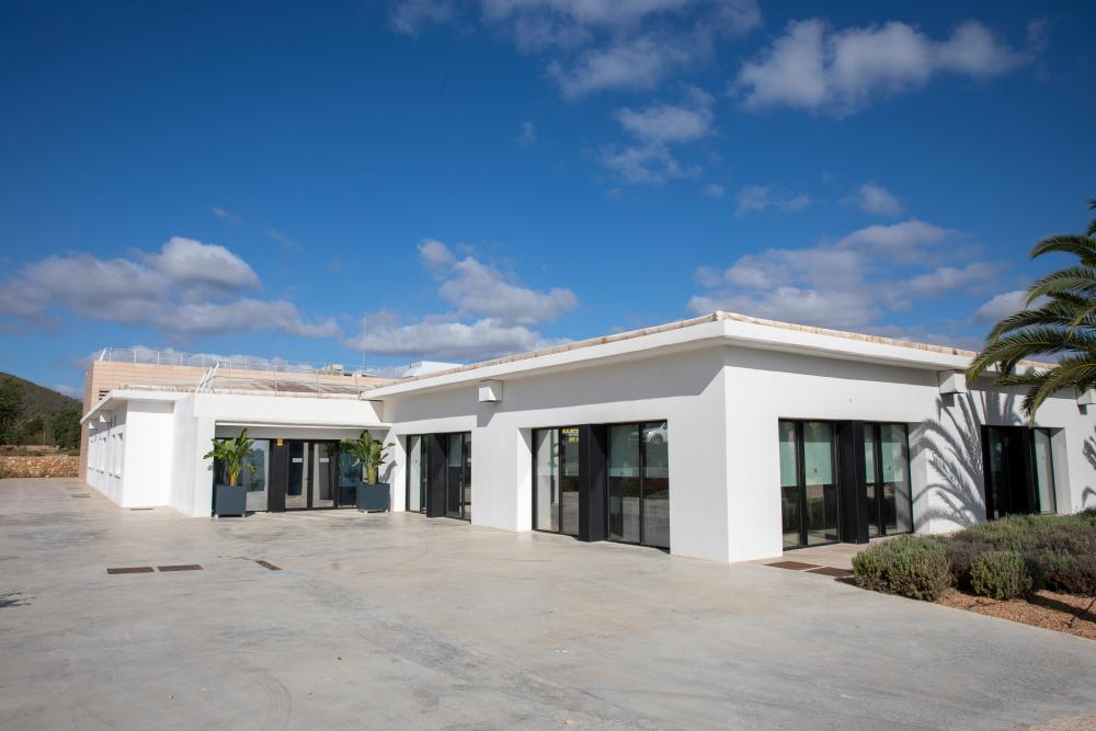 Imagen El Consell d’Eivissa destina 50.000 euros a ajudes per a la formació dels professionals turístics a l’Escola d’Hoteleria
