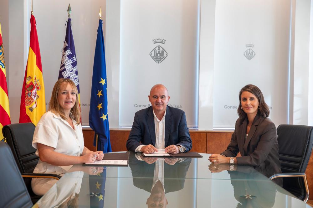 Imagen El Consell d’Eivissa i l’Ajuntament de Sant Joan de Labritja signen un conveni per al finançament de dos projectes viaris al municipi