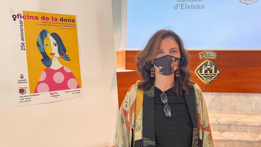 Imagen Carmen Martínez Quesada estudiante de la Escuela de Arte gana el concurso del cartel del 25 aniversario de la Oficina de la Dona