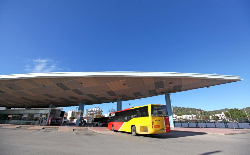 Imagen Un autobús llançadora gratuït unirà Sant Antoni amb Sa Pedrera per facilitar l’accés als assistents a la passarel·la Adlib