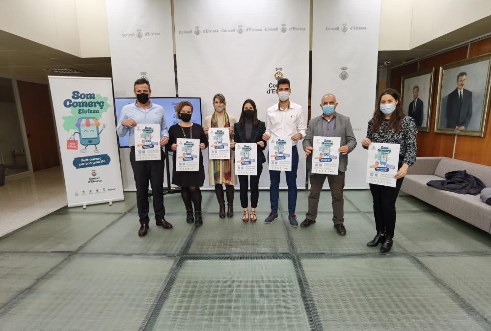 Imagen Vuelve la campaña 'Som Comerç Eivissa' con 6000 vales de 15 euros para gastar en el pequeño comercio de la isla
