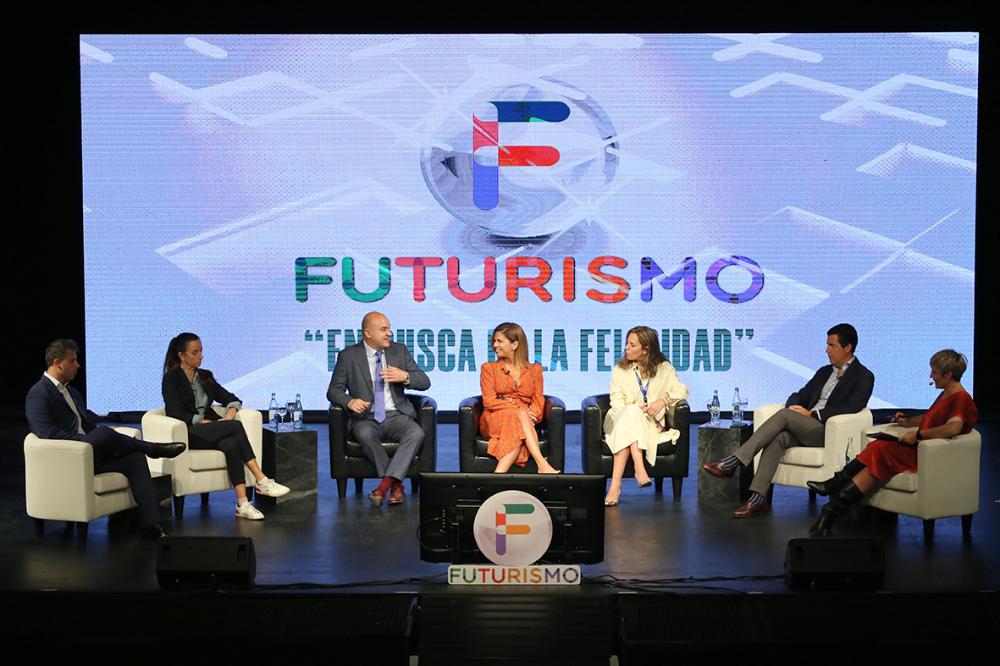 Imagen Eivissa recibe el premio al destino 'más exclusivo del mundo' en el IX Foro Nacional para Empresarios y Profesionales del Turismo de España