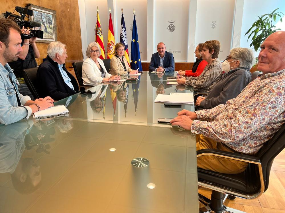 Imagen El Consell trasladará al Gobierno la preocupación de la sociedad ibicenca ante la situación “límite” del servicio de Oncología en Eivissa
