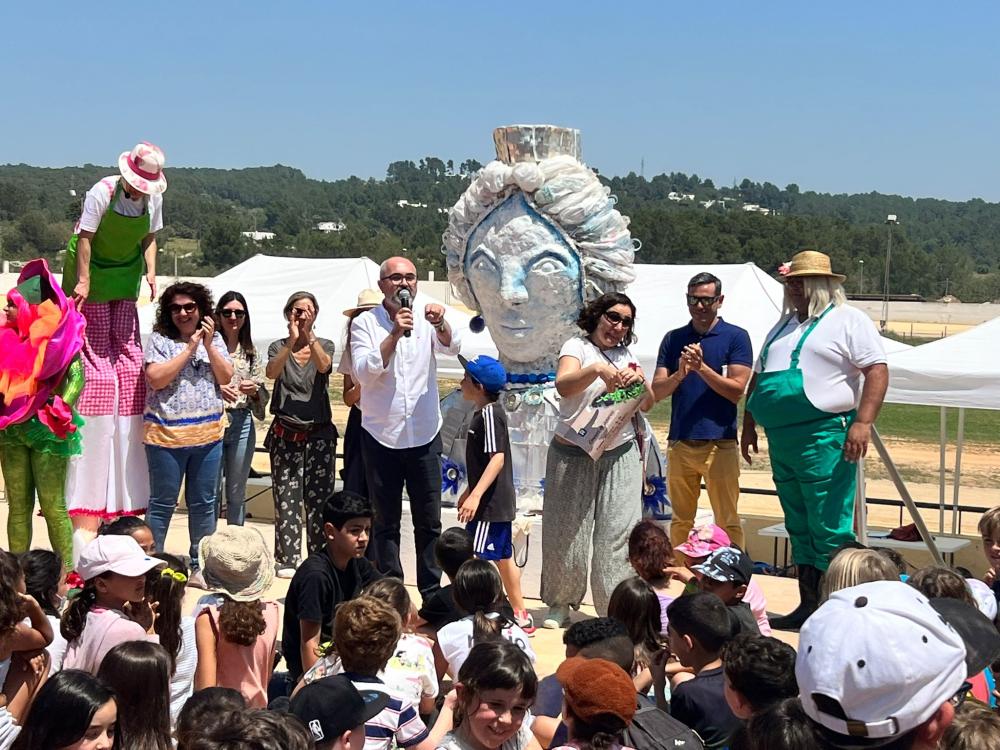 Imagen El CEIP Torres de Balàfia gana el primer premio del concurso de juguetes con material reciclado