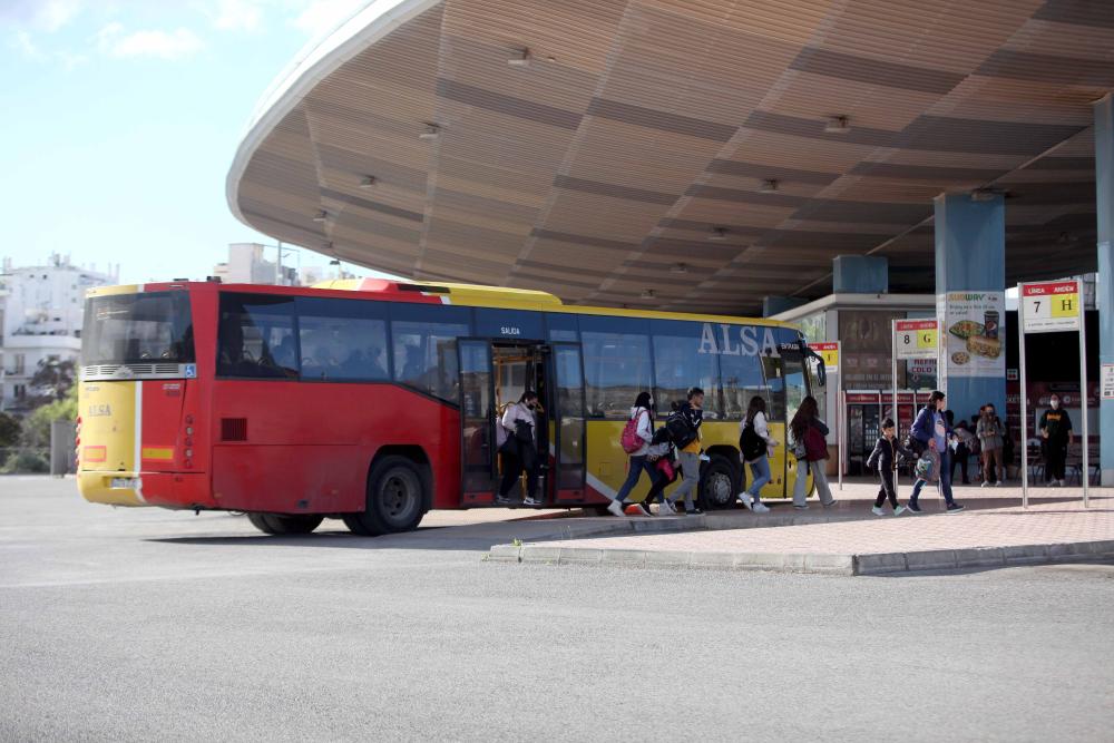 Imagen El Consell d’Eivissa inicia este viernes el servicio de autobús en la playa de Cala Salada (L34)