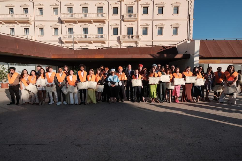 Imagen 27 alumnes de la promoció 2021-2022 reben el seu diploma de Grau Universitari en Turisme a Eivissa