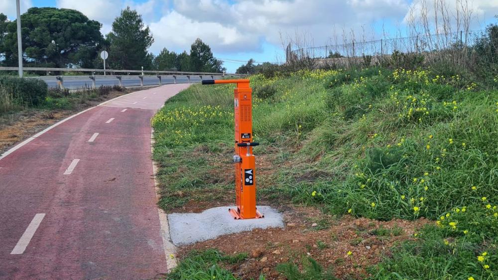 Imagen El Departament de Transports instal·la tres punts de reparació de bicicletes