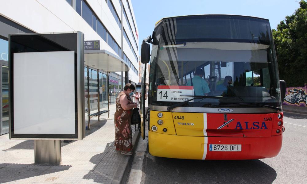Imagen La línia d'autobús L14 alterarà el seu servei diumenge per la cursa 10K Ibiza-Platja d’en Bossa