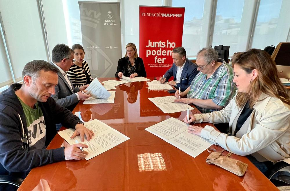 Imagen El Consell Insular d’Eivissa, AIF, ASPANADIF, APFEM, PIMEEF, FEHIF i Fundació Mapfre compromesos amb la integració sociolaboral