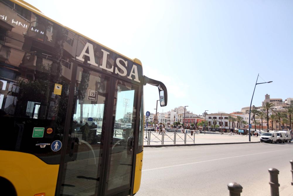 Imagen Les línies d’autobús L8, L10, L10E, L12A, L12B, L14 i L35 recuperen les parades de l’Avinguda d’Isidor Macabich d’Eivissa