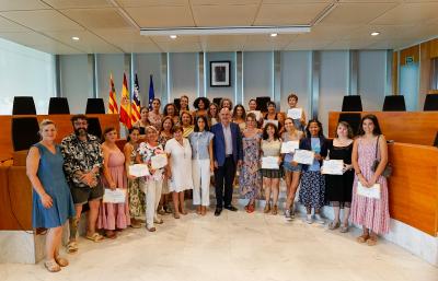 Imatge 46 alumnes dels cursos de patronatge i confecció del Consell d’Eivissa...