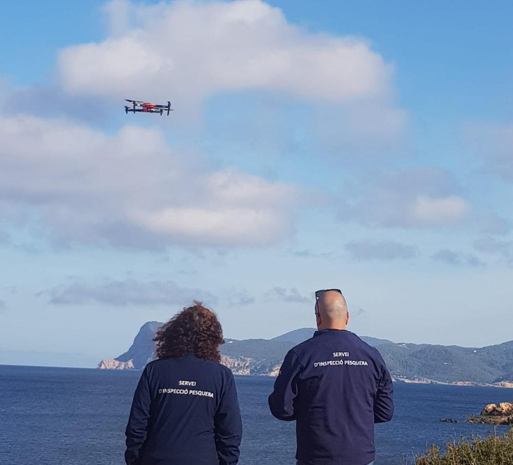 Imagen El servei de pesca del Consell d’Eivissa incorpora un dron per vigilar la captura del raor
