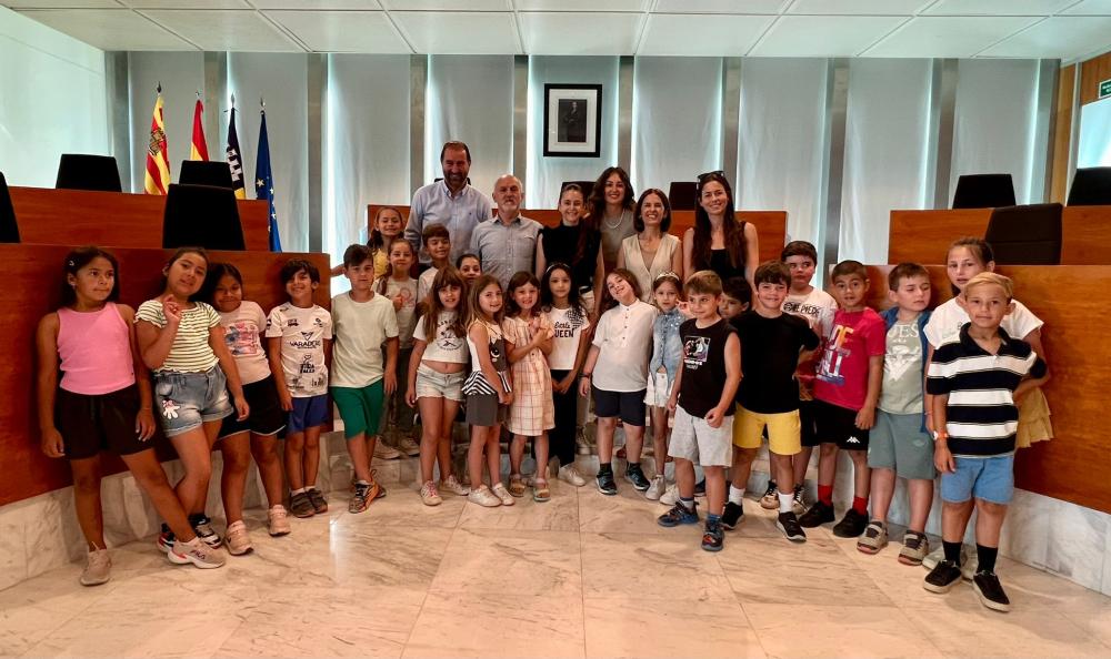 Imagen Els ‘biòlegs i biòlogues’ de 2n de Primària del CEIP Sa Joveria presenten al Departament de Medi Ambient el seu projecte per protegir la naturalesa d’Eivissa