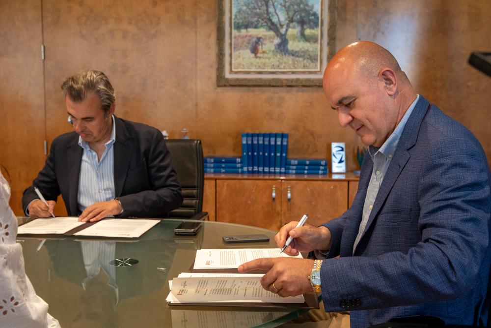 Imagen Consell i Govern signen el conveni per a l’habilitació a Sa Coma de la nova Escola Oficial d’Idiomes d’Eivissa