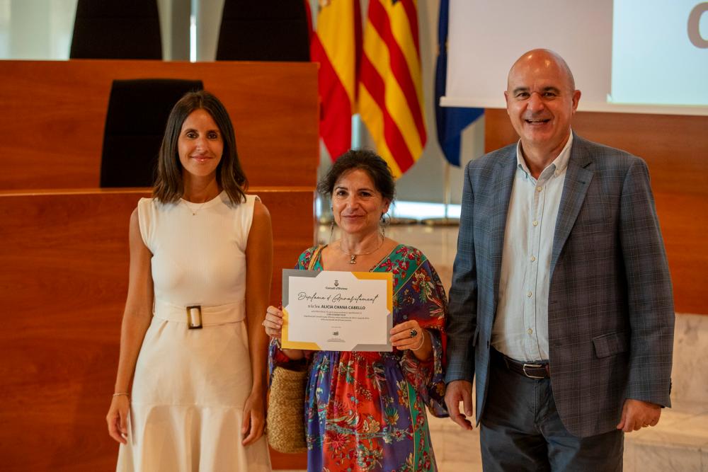 Imagen 63 alumnes dels cursos d’artesania tradicional del Consell d’Eivissa reben els seus diplomes acreditatius