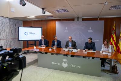 Imagen El Consell d’Eivissa i Airbnb lideren un front comú contra l’oferta...