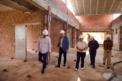 Imatge El president Vicent Marí visita les obres de remodelació de l’edifici...