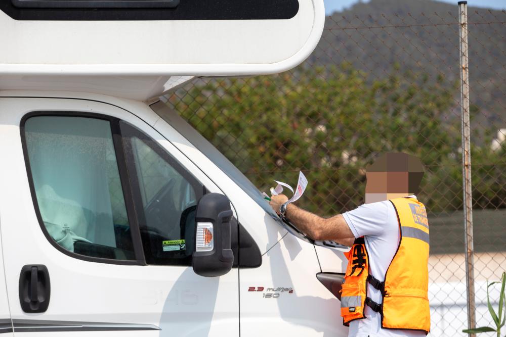 Imagen El Consell d’Eivissa i els cinc ajuntaments realitzen batudes per informar als caravanistes de les possibles sancions a què s’enfronten