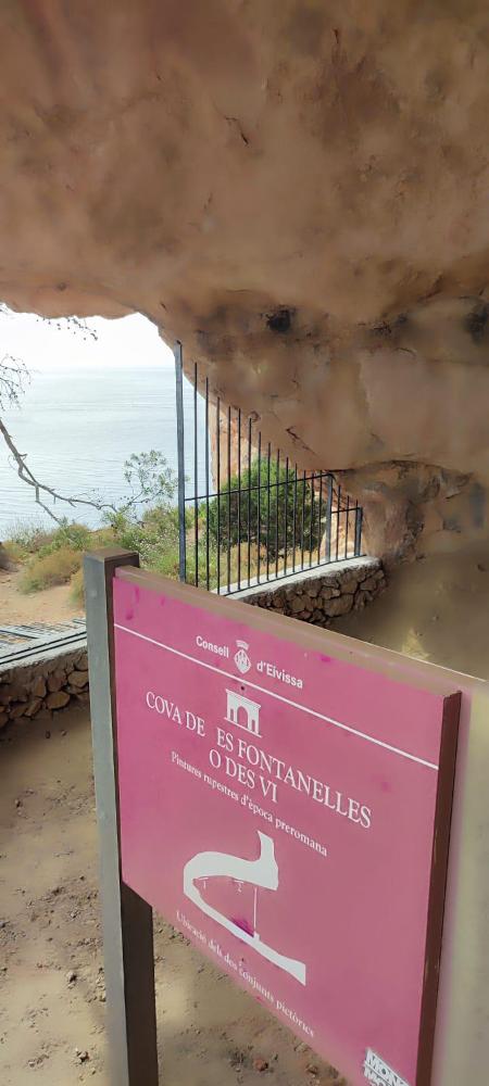 Imagen El Consell d’Eivissa restaura la reixa que protegeix la Cova de ses Fontanelles