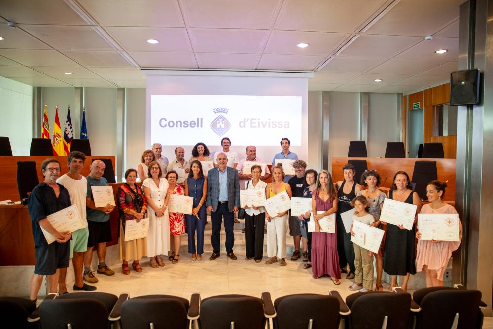 Imagen El Consell Insular d’Eivissa lliura 7 cartes de Mestres Artesans i 29 Cartes d’Artesà
