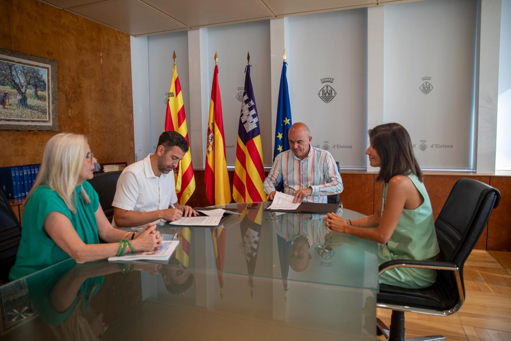 Imagen El Consell Insular d’Eivissa i la Cambra de Comerç signen un conveni de col·laboració per a l’any 2025