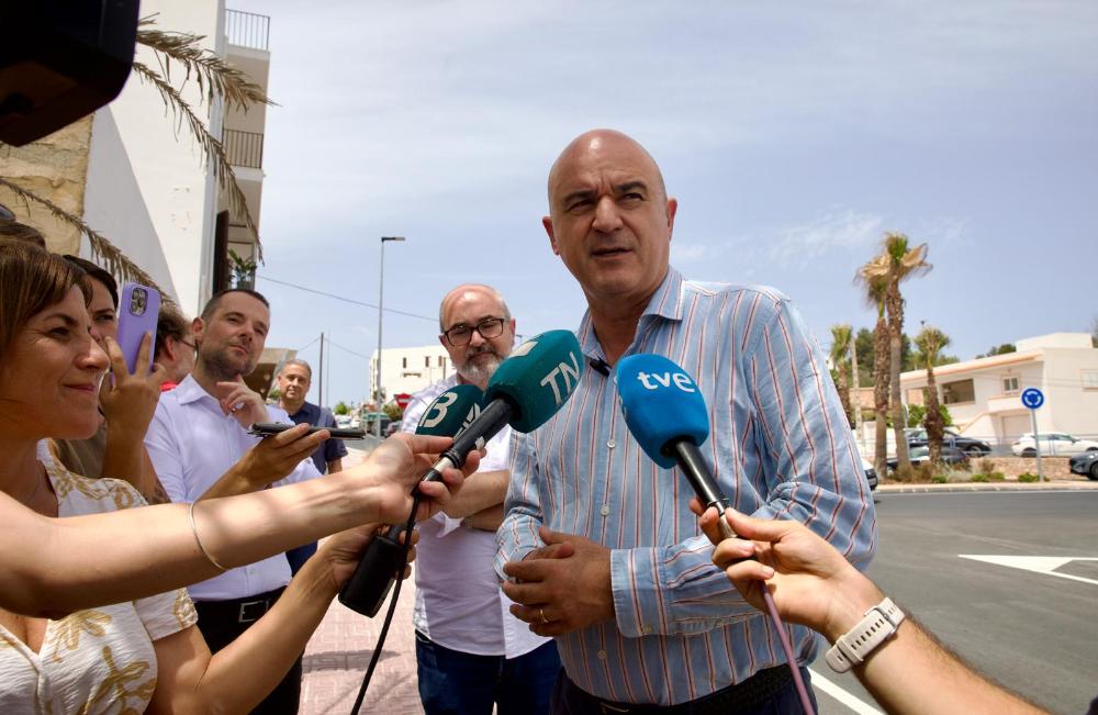 Imagen Inaugurada la rotonda est de Sant Josep que reduirà l’afectació del trànsit al poble
