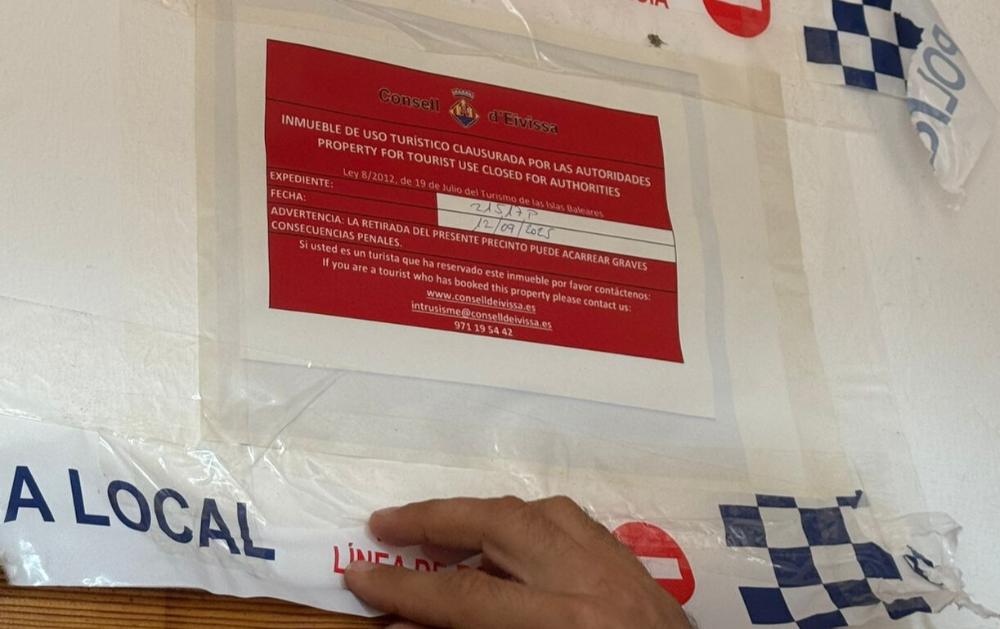 Imagen El Consell d’Eivissa i l’Ajuntament de Sant Joan precinten un establiment turístic que operava il•legalment a Benirràs