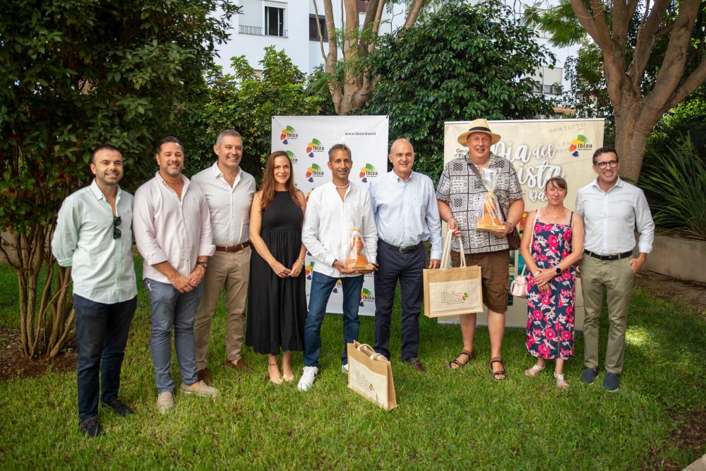 Imagen Homenatge als turistes fidels a Eivissa que senten l’illa “com la seua casa”