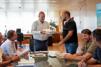 Imatge El president del Consell d’Eivissa rep els representants de la pesca...
