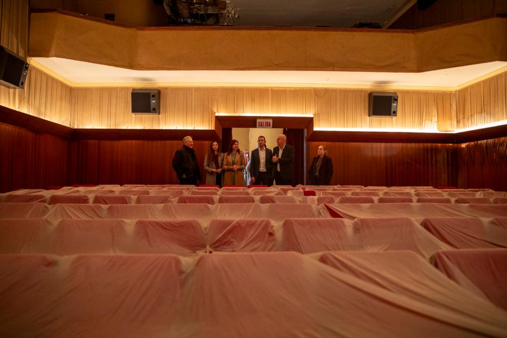Imagen El Consell d’Eivissa rep les claus del Cine Torres, que es convertirà en un nou espai cultural insular